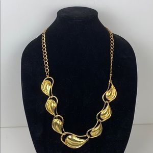 Tuleste Necklace Gold Tone Leaf Design 28”